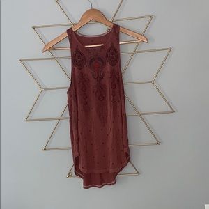 maroon tank top